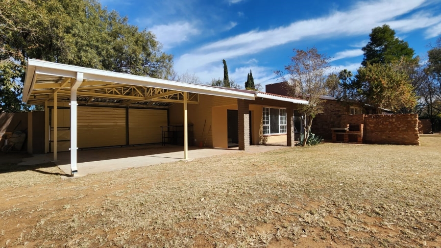 To Let 3 Bedroom Property for Rent in Flamwood North West